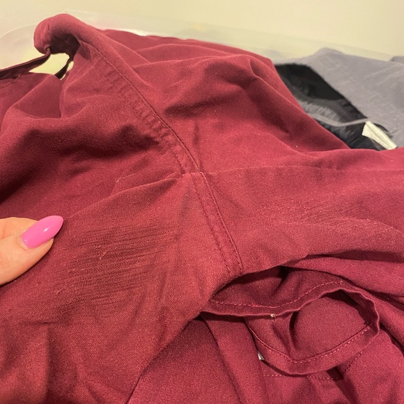 Greys anatomy scrubs size small wine color - Picture 7 of 7